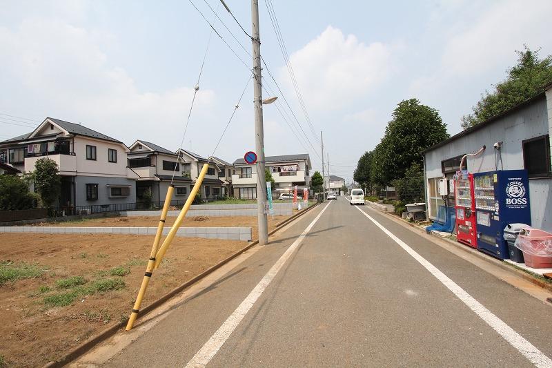 Local photos, including front road. Local (August 12, 2013) Shooting