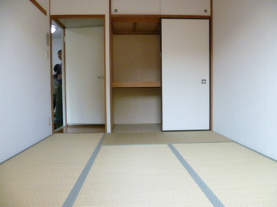 Living and room. Japanese-style room Closet (reference photograph of another in Room)