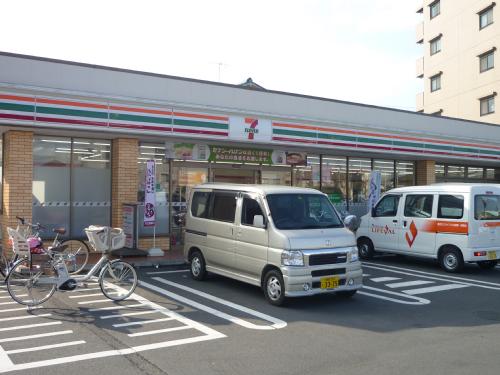 Convenience store. 190m to Seven-Eleven (convenience store)