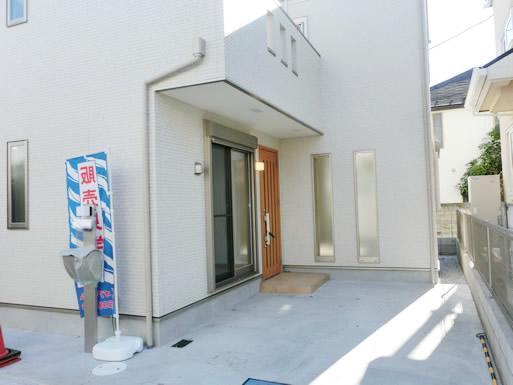 Local appearance photo. Local (December 13, 2013) Shooting Crown class is also available parking car space. Post left is the space of the bike racks.