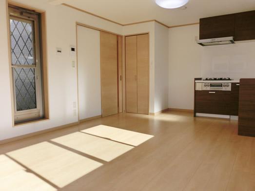 Living. Local (December 13, 2013) Shooting Also been out on the balcony facing the south side, Good very day LDK. It has established an electric floor heating.