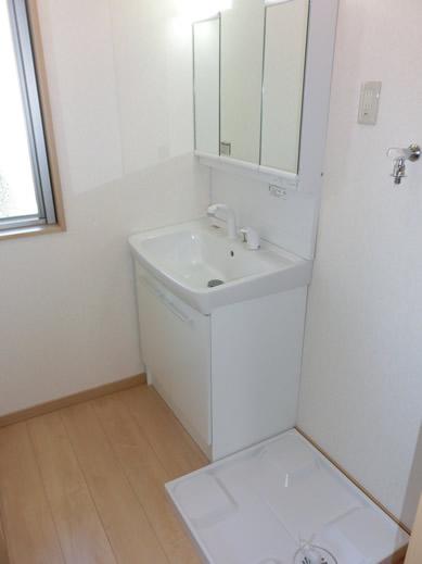 Wash basin, toilet. Local (December 13, 2013) Shooting