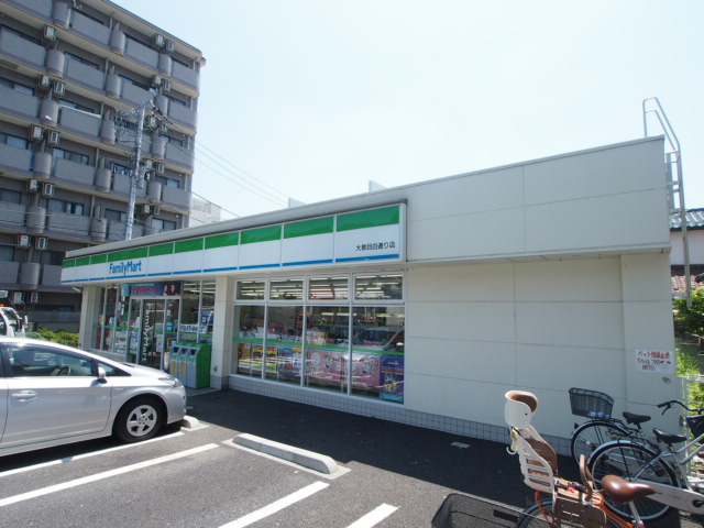 Convenience store. 300m to Family Mart (convenience store)