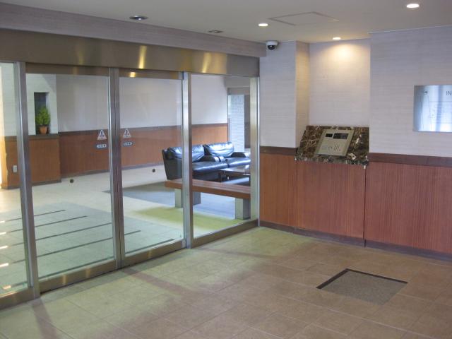 Entrance. Common areas