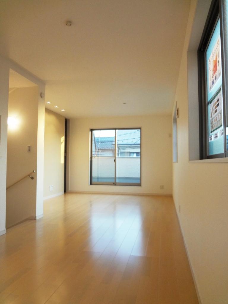 Same specifications photos (living). Seller construction cases _ living