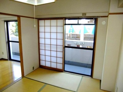 Living and room. Japanese-style room of the east (with sliding door)