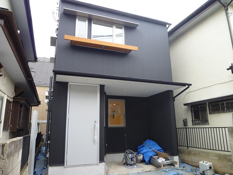 Local appearance photo. Local (11 May 2013) Shooting