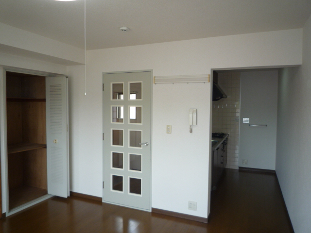 Living and room. Japanese-style room 6 quires, Storage room (closet, Upper closet), Air conditioning