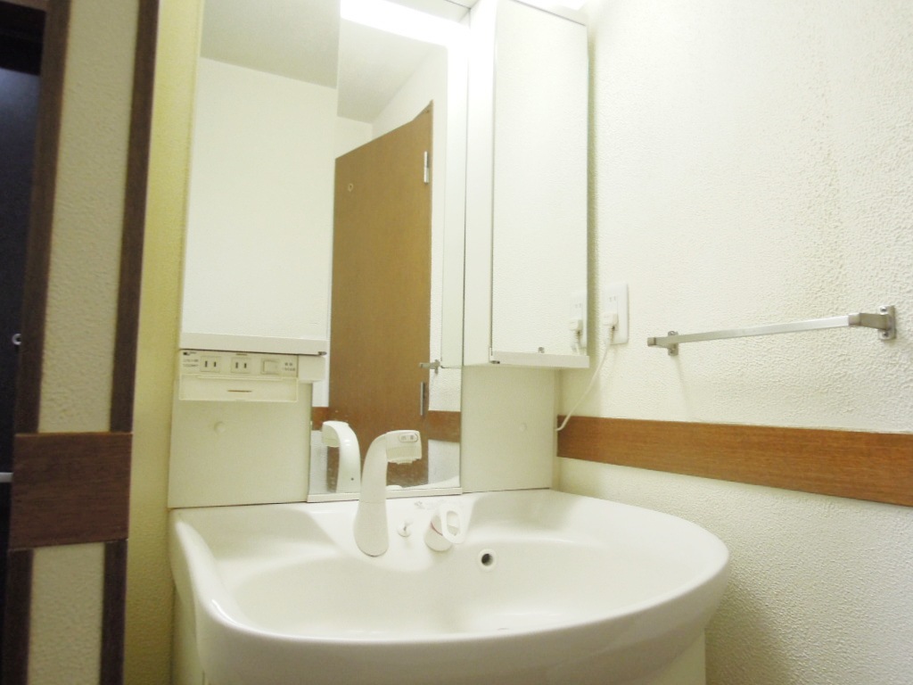 Washroom. (Other floor plan reference photograph)