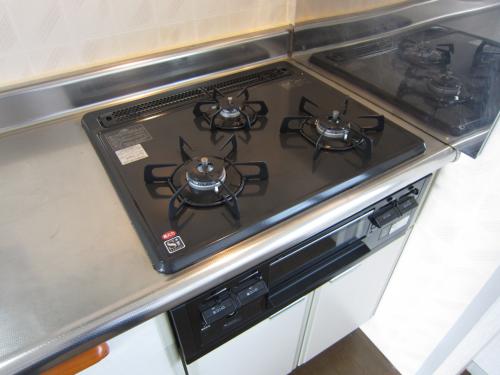 Other Equipment. 3-neck gas stove with grill