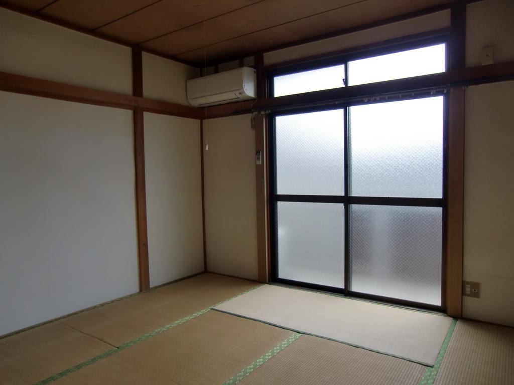 Living and room. Japanese-style room 8 quires