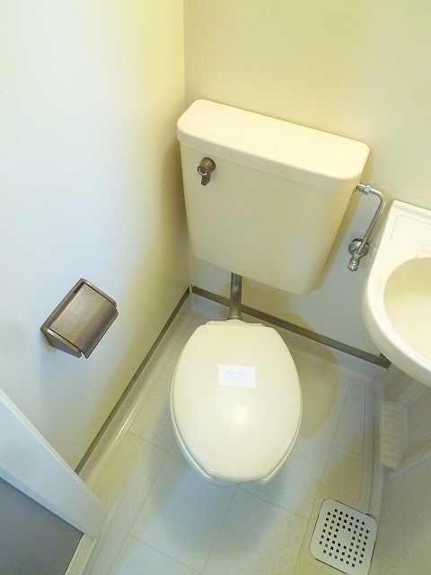 Toilet. 3-point unit