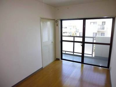 Living and room. Balcony side Western-style (flooring, Storage room)