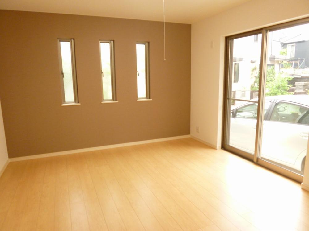 Same specifications photos (living). Seller construction cases: Living