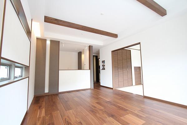 Living. (October 7, 2013) Shooting