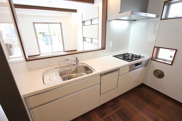 Kitchen. (October 7, 2013) Shooting