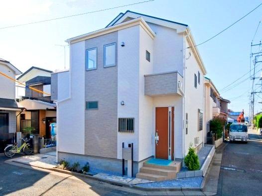 Local appearance photo. Local (11 May 2013) Shooting