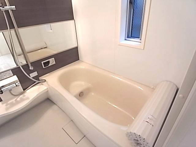 Same specifications photo (bathroom). Ahead is the bathroom of the completed property. please refer. 