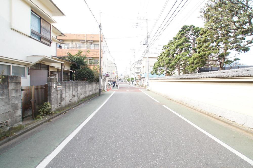 Local photos, including front road. Because it does not come in only resident, It is safe.