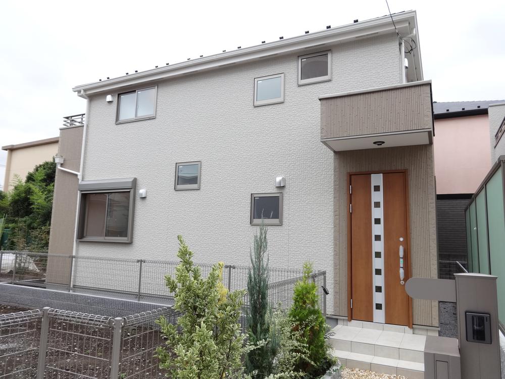 Local appearance photo. Local (10 May 2013) Shooting