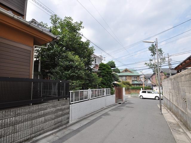 Local photos, including front road. Nerima Higashioizumi 7-chome, contact road situation