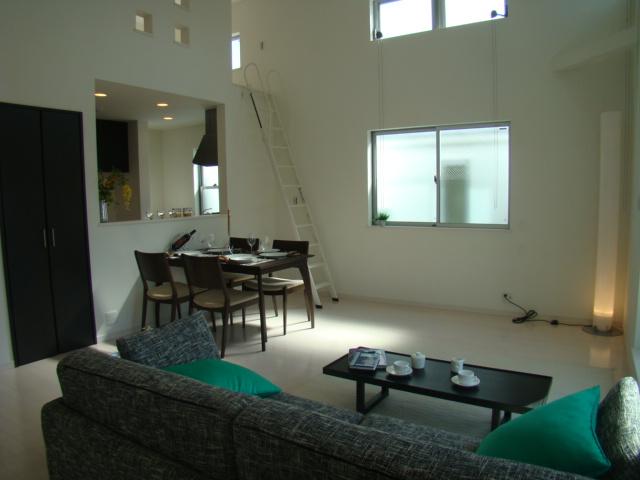 Same specifications photos (living). Same specifications