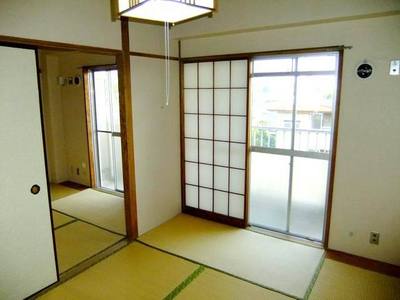 Living and room. South side of the Japanese-style room two rooms (with sliding door)