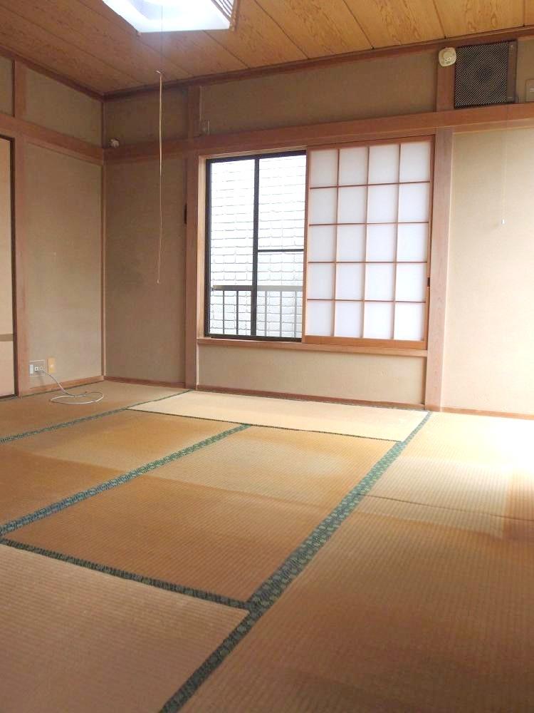 Non-living room. Second floor Japanese-style room about 6 tatami