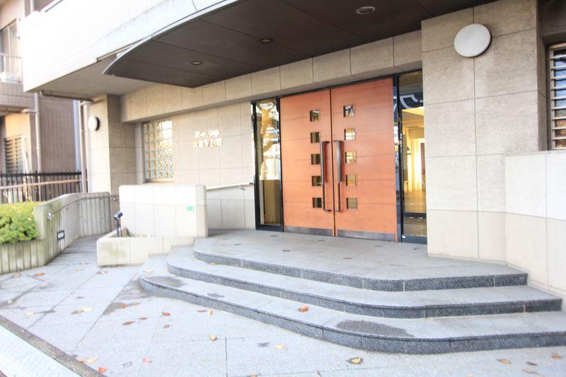 Entrance. Oizumigakuen Mansion