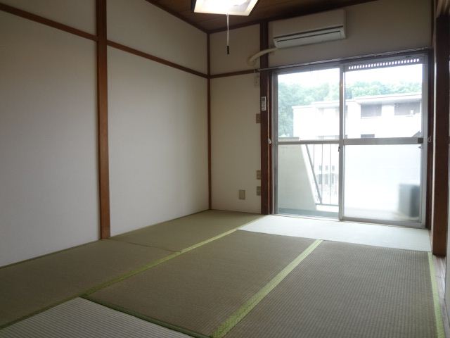 Living and room. Guests can relax in the Japanese-style room