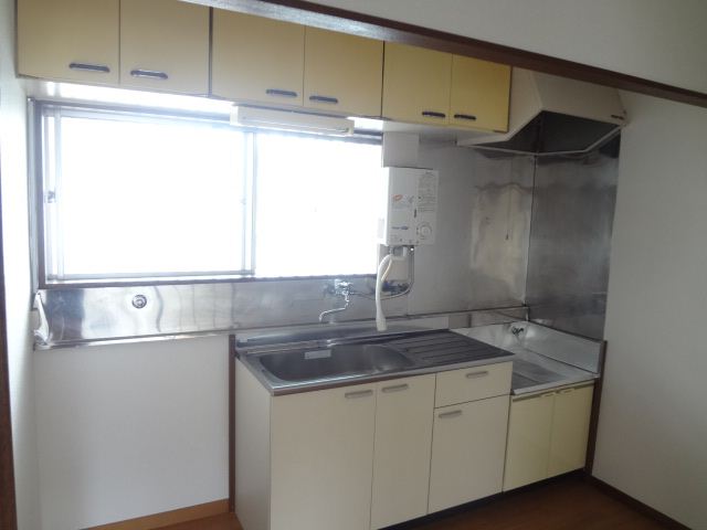 Kitchen. Two-burner stove can be installed. It is bright and can also ventilation in there window