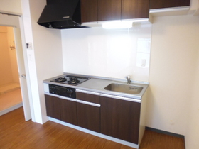 Kitchen. 3-burner stove in the kitchen!