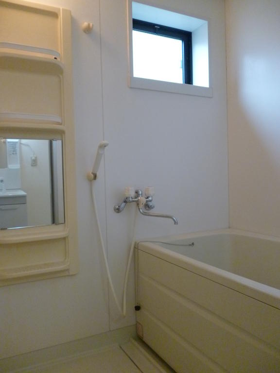 Bath. Add-fired function with bathroom There is a window in the bathroom