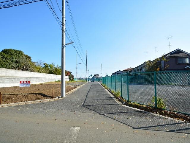 Local photos, including front road. Nerima Nishiōizumi 2-chome, contact road situation