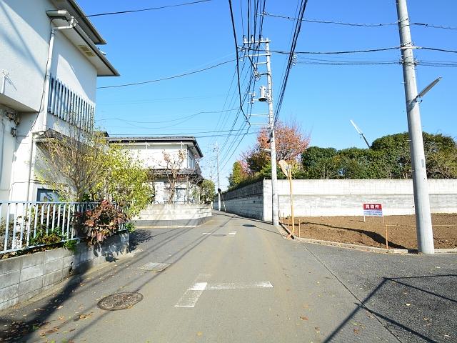 Local photos, including front road. Nerima Nishiōizumi 2-chome, contact road situation