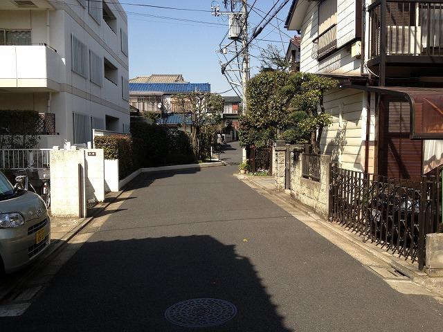 Local photos, including front road. North Nerima Minamiōizumi 5-chome, contact road