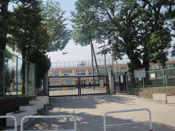 Primary school. 850m to Nerima Oizumi first elementary school