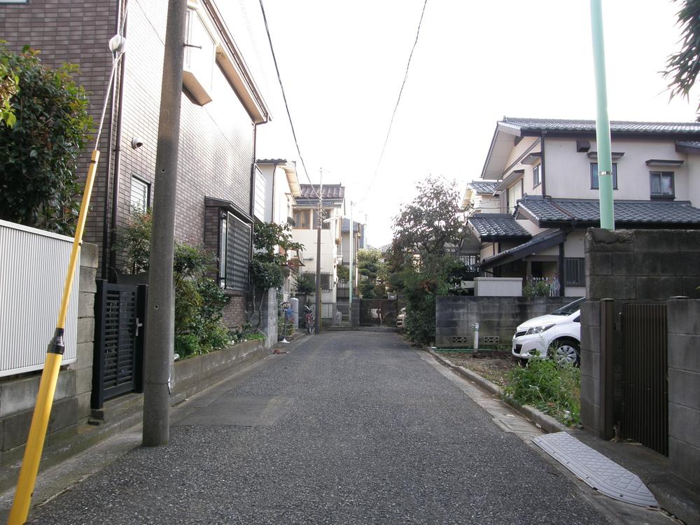 Local photos, including front road. Facing the east side 4m public roads. Local (11 May 2013) Shooting
