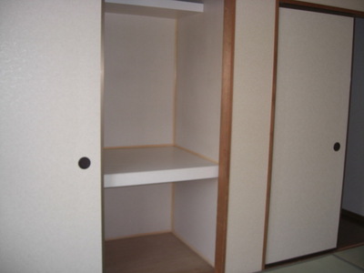 Living and room.  ☆ Enter plenty of Japanese-style room of storage also here ☆