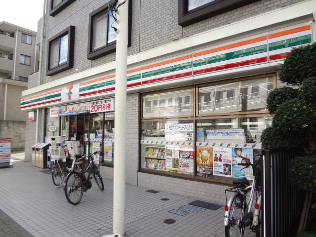 Convenience store. 190m to Seven-Eleven (convenience store)