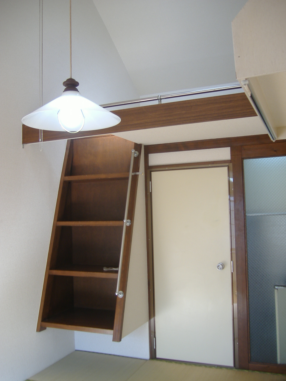 Living and room. Loft stairs! ! Likely also be in the storage step ・  ・  ・