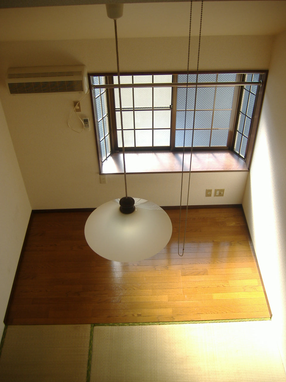 Living and room. It is the living room of the lower from loft. It is a loft that make!