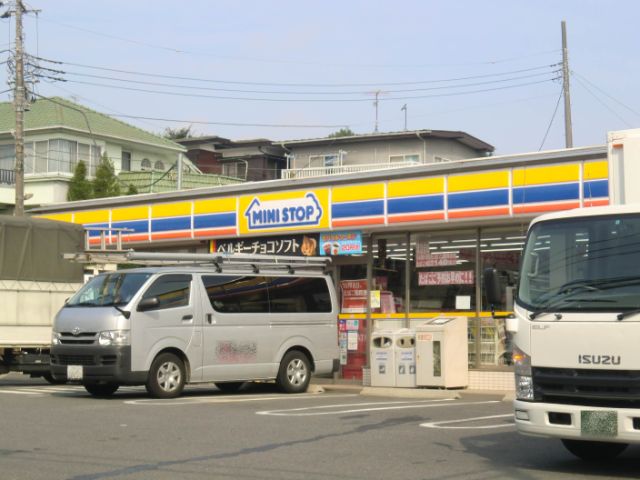 Convenience store. MINISTOP up (convenience store) 210m