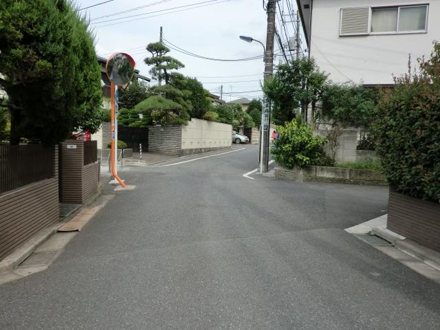 Local photos, including front road. Local (August 2013) Shooting ・ There road width of about 5.4m. We are facing the clean development has been on public roads.