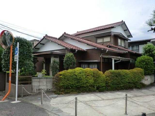Local land photo. Local (August 2013) Shooting ・ Property east, Adjacent land parking per, Sense of openness is good.