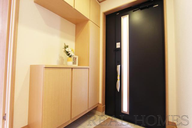 Entrance. Local (August 2013) Shooting