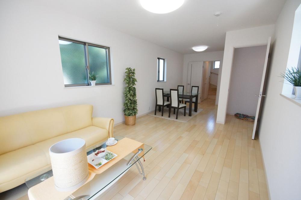 Same specifications photos (living). It is the example of construction of living. It is with floor heating to warm the feet. 