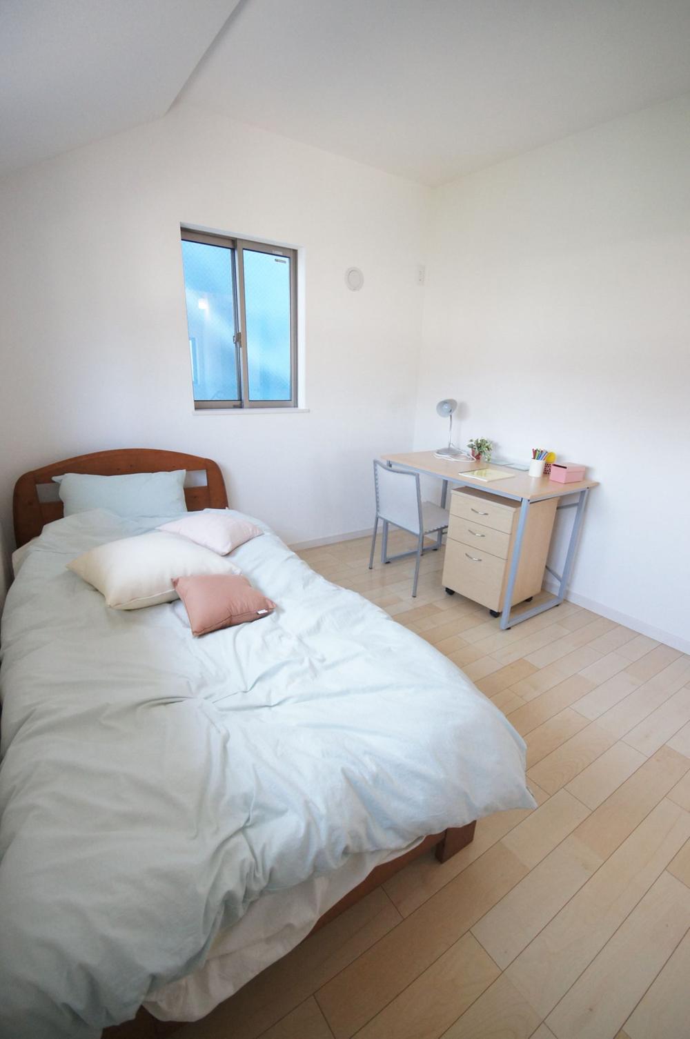 Same specifications photos (Other introspection). It is the example of construction of the living room. 