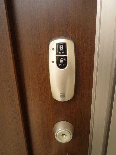 Security equipment. If carrying the remote control key to the front door, Even without removing the key has adopted a pocket key system that can be locked and unlocked with the button touch. Confirmation of unlocking you can see in the sound and light. <Our construction cases>