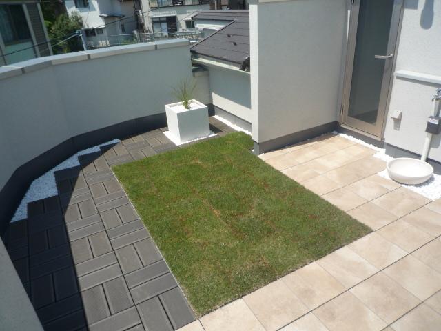 Other. Using the rooftop, Lawn and tiles ・ We established a roof terrace with a combination of the deck. Water and power ・ Lighting also can use.